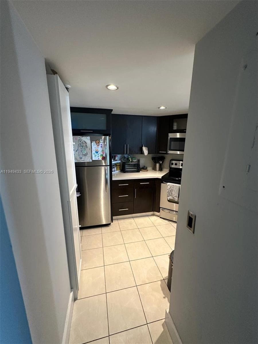 5880 Collins Ave # 705, Miami Beach FL 33140 — 24