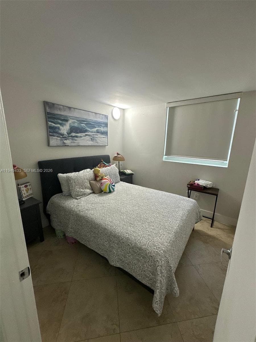 5880 Collins Ave # 705, Miami Beach FL 33140 — 4