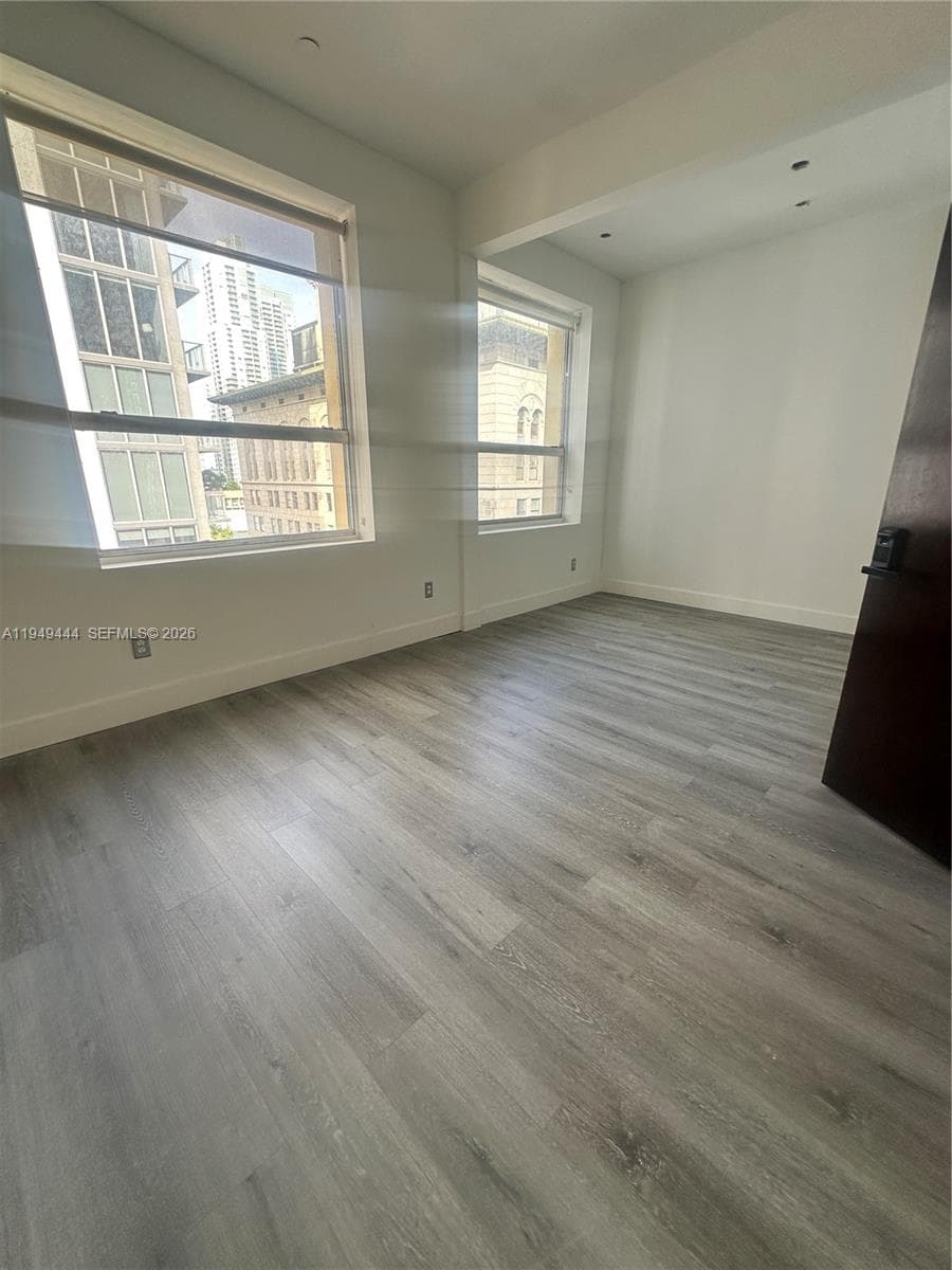 168 SE 1st St # 1200, Miami FL 33131 — 17