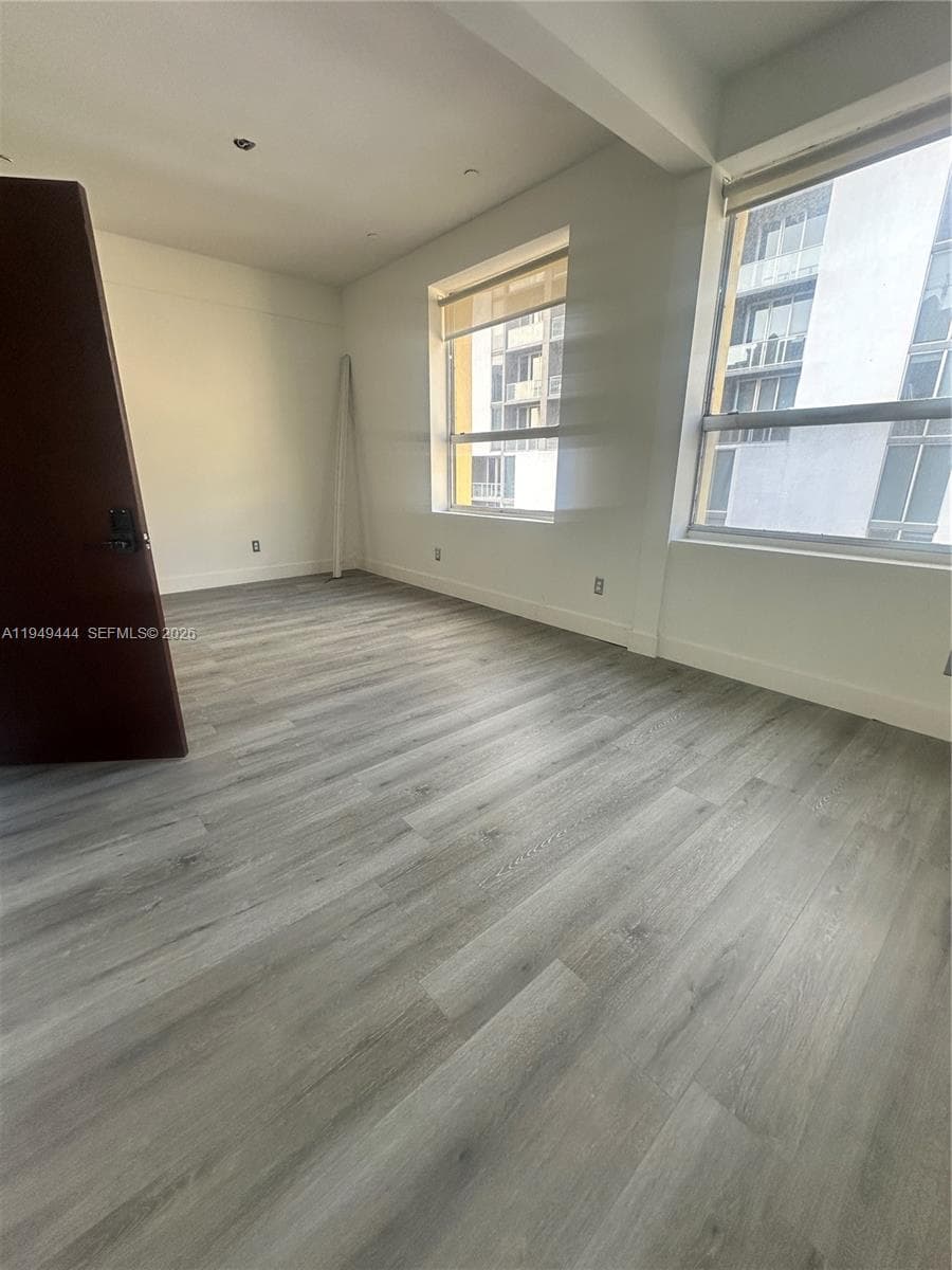 168 SE 1st St # 1200, Miami FL 33131 — 16