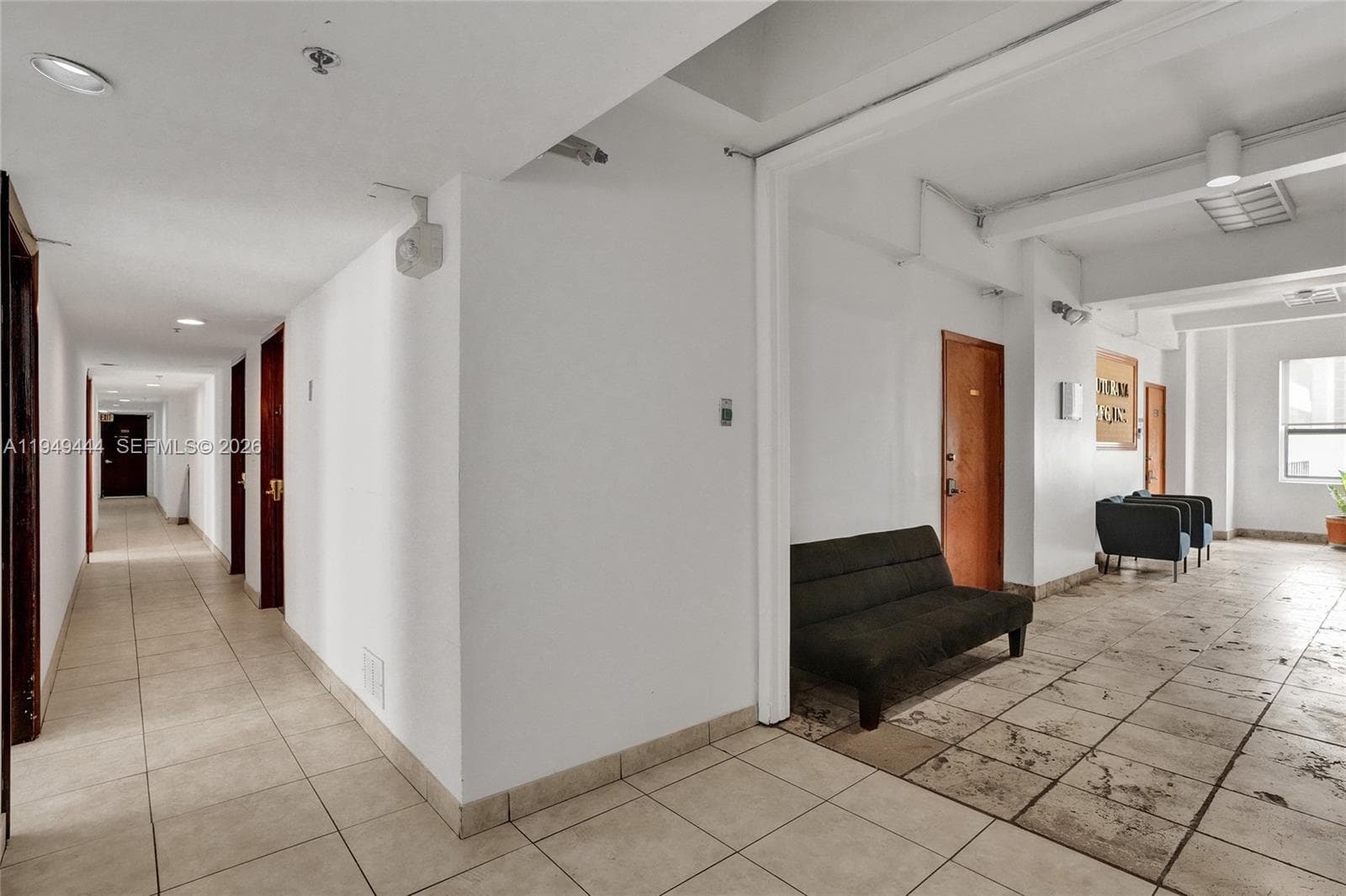 168 SE 1st St # 1200, Miami FL 33131 — 12