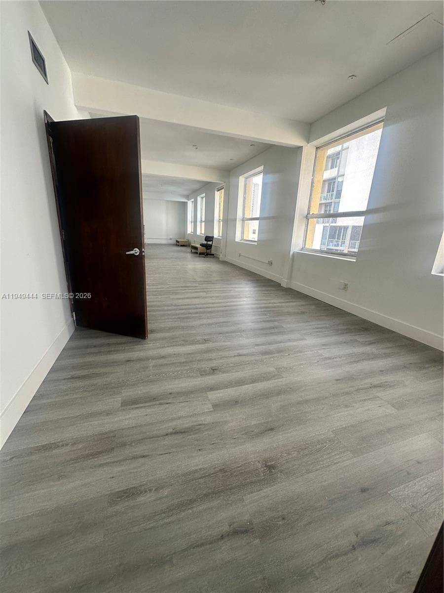 168 SE 1st St # 1200, Miami FL 33131 — 15