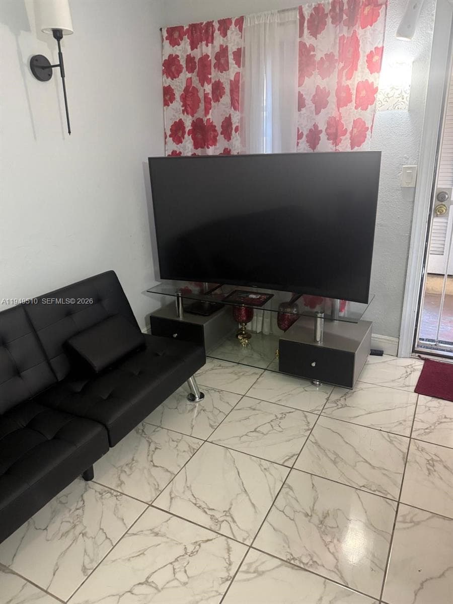 350 E 21st St # 108, Hialeah FL 33010 — 7
