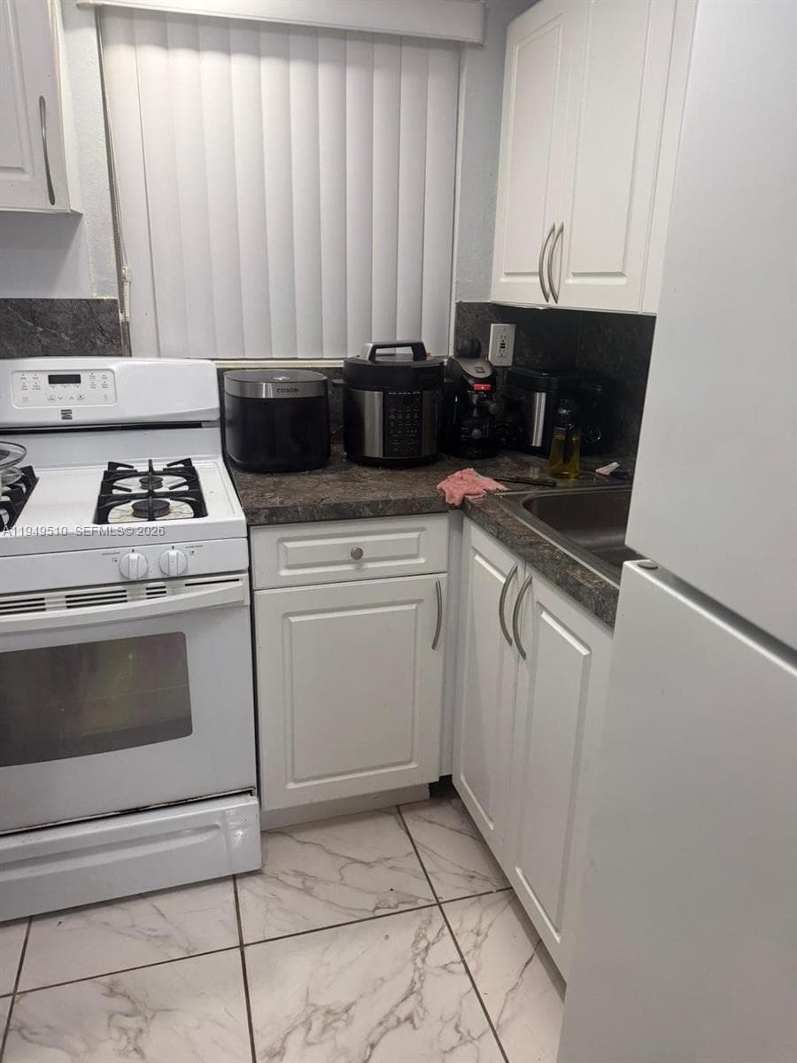 350 E 21st St # 108, Hialeah FL 33010 — 1