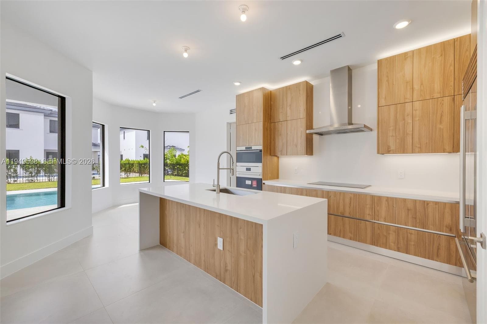 19670 NE 14th Ct # 19670, Miami FL 33179 — 16