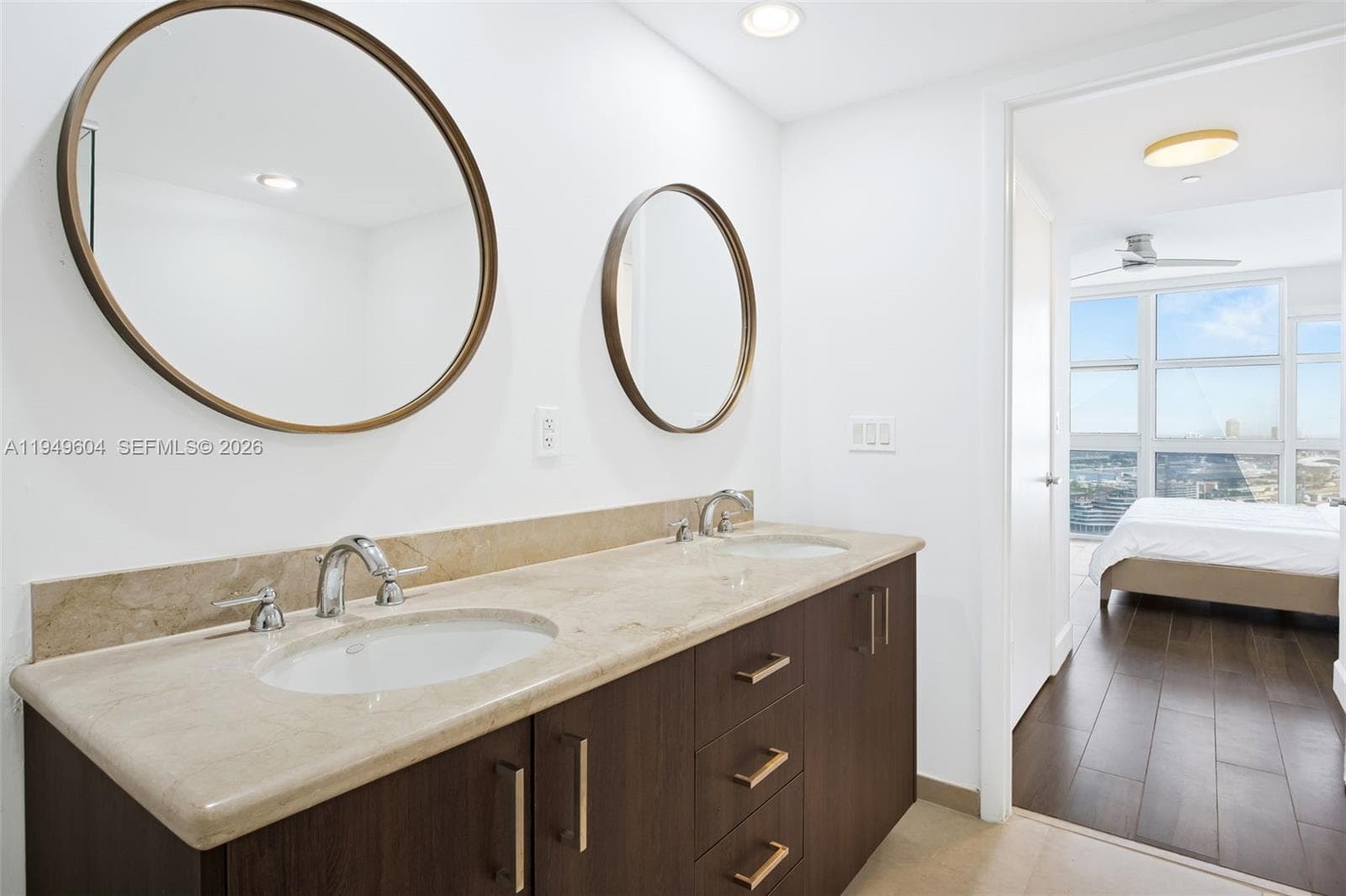 50 Biscayne Blvd # 3904, Miami FL 33132 — 16