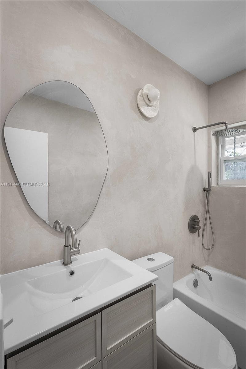 8031 NW 12th Ct, Miami FL 33147 — 15