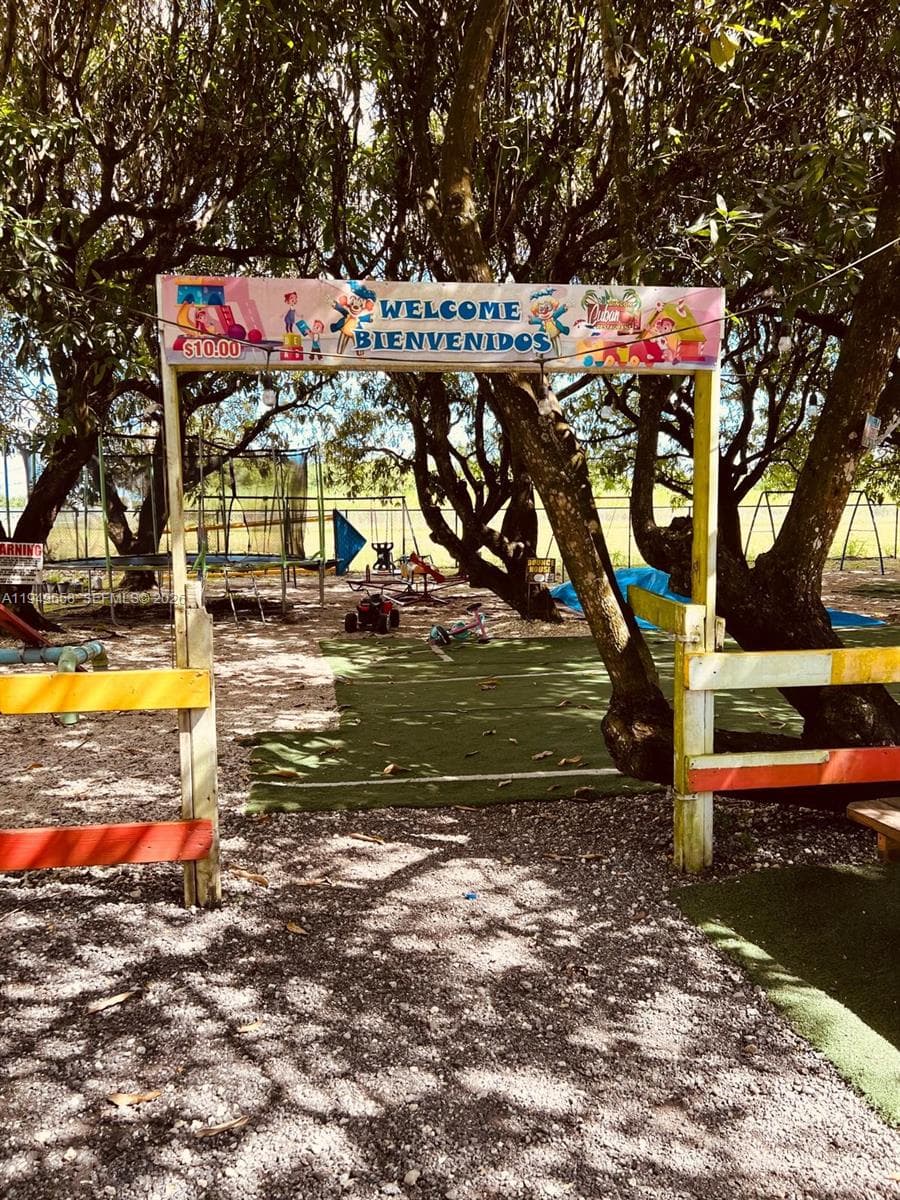 Miami, FL — 16