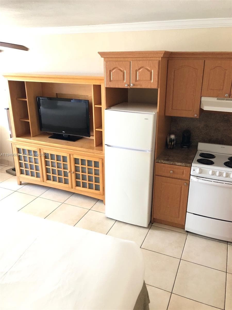 19201 Collins Ave # 823, Sunny Isles Beach FL 33160 — 14