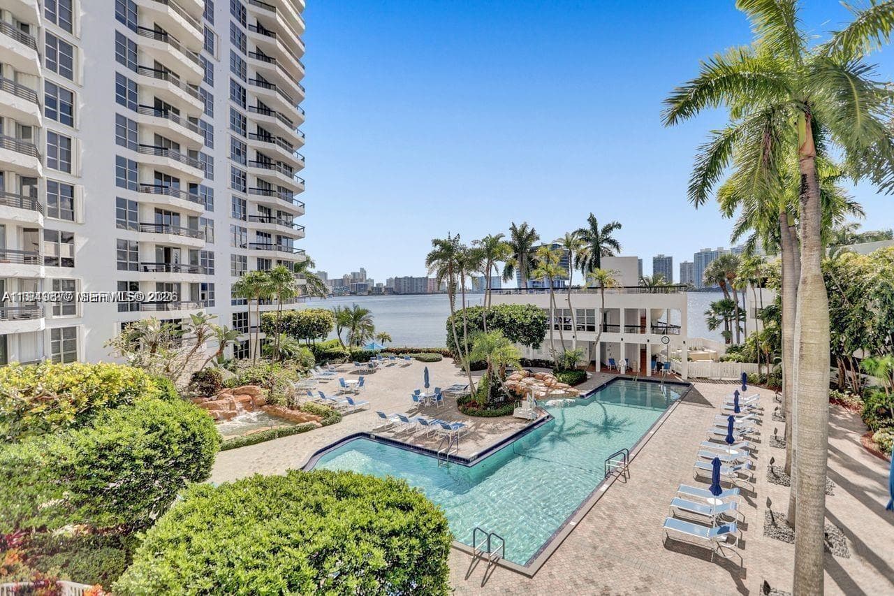 3600 Mystic Pointe Dr # 1017, Aventura FL 33180 — 40
