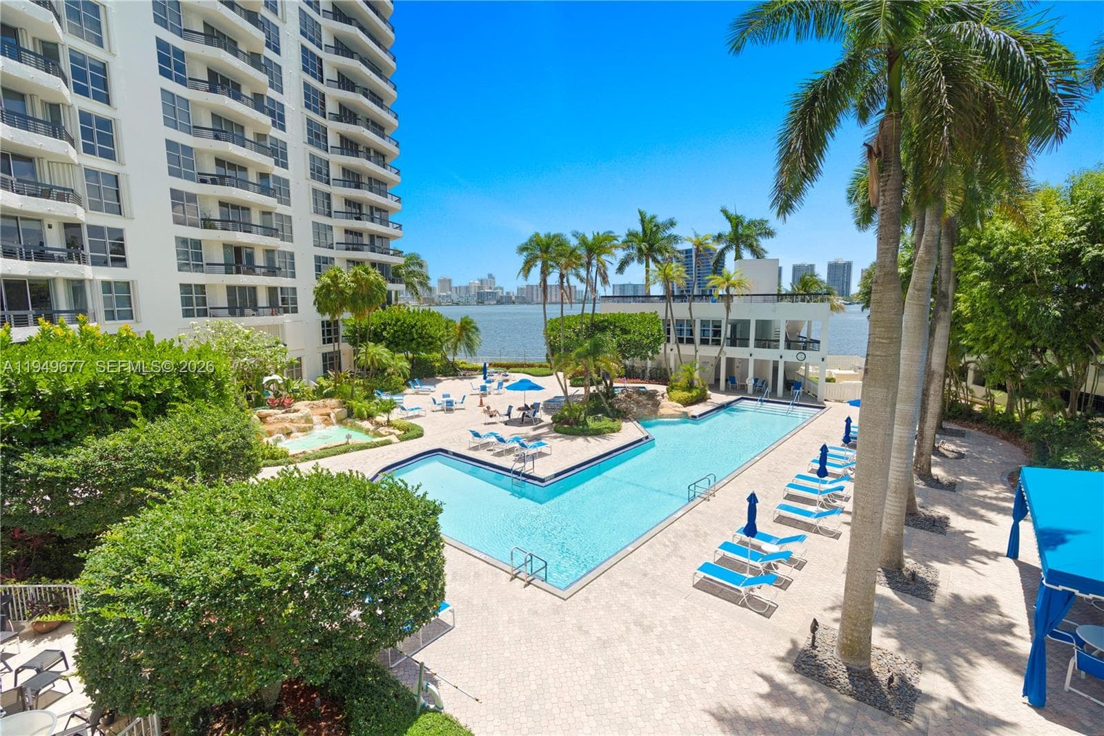 3600 Mystic Pointe Dr # 1017, Aventura FL 33180 — 39