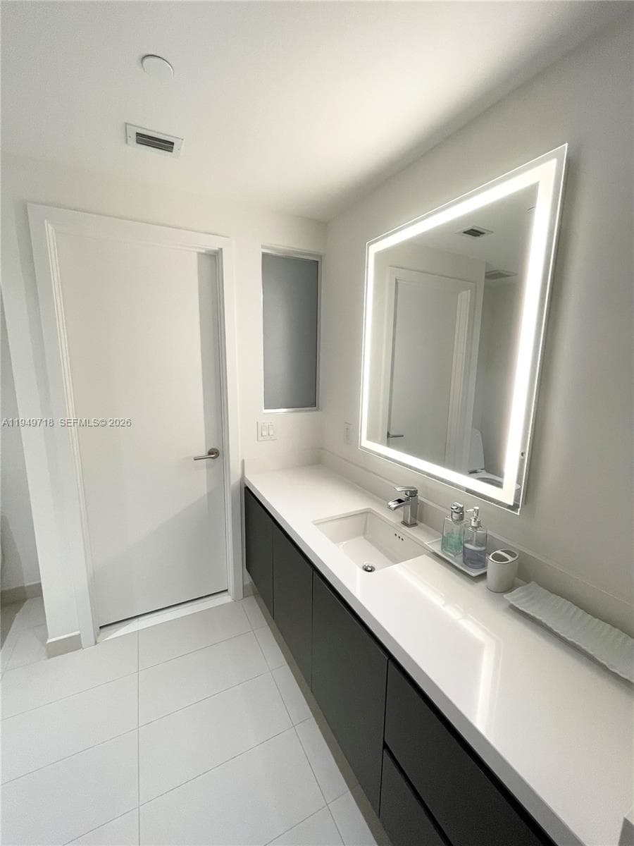 851 NE 1st Ave # 305, Miami FL 33132 — 6