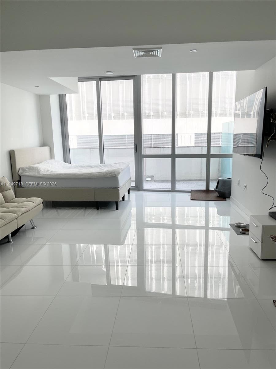 851 NE 1st Ave # 305, Miami FL 33132 — 13