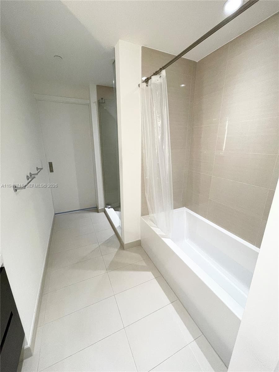 851 NE 1st Ave # 305, Miami FL 33132 — 7