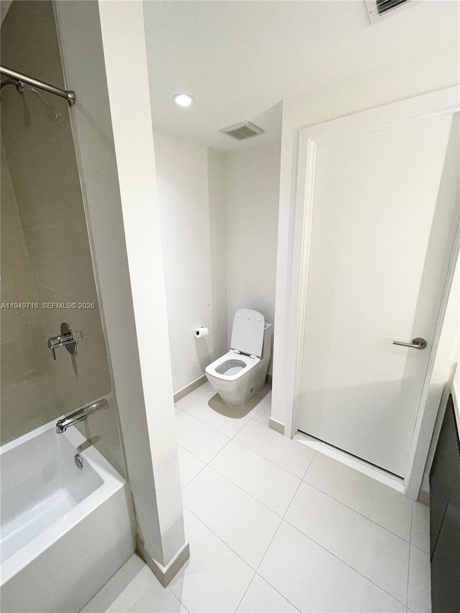 851 NE 1st Ave # 305, Miami FL 33132 — 10