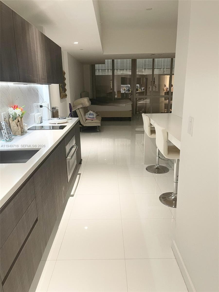 851 NE 1st Ave # 305, Miami FL 33132 — 4
