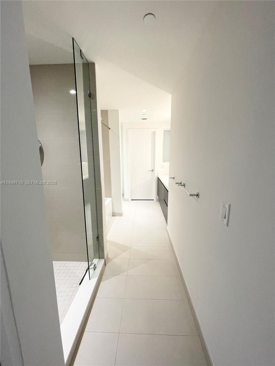 851 NE 1st Ave # 305, Miami FL 33132 — 8