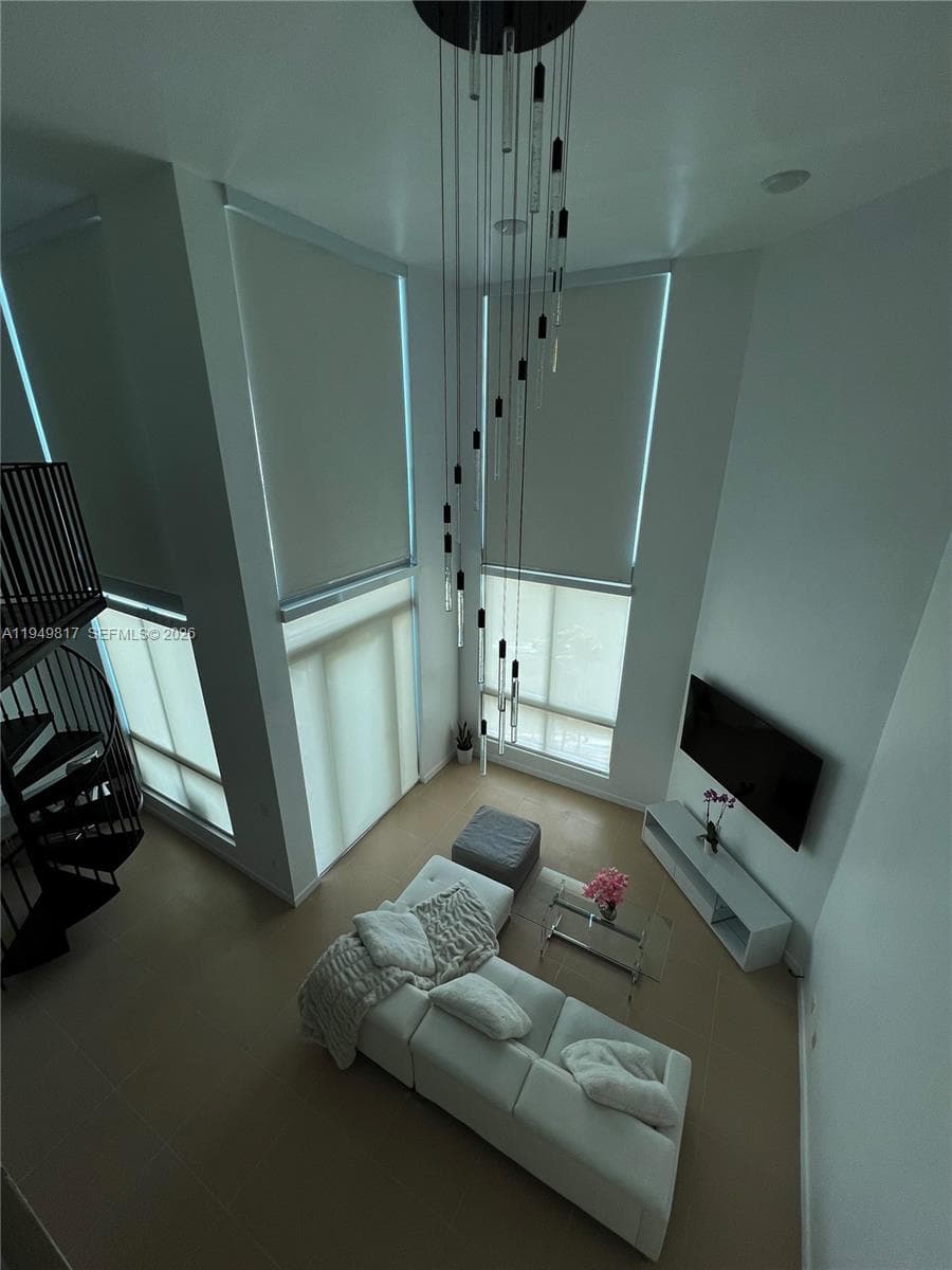 300 S Biscayne Blvd # 814, Miami FL 33131 — 23