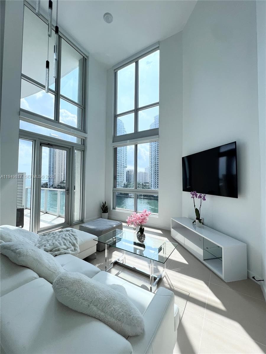 300 S Biscayne Blvd # 814, Miami FL 33131 — 2