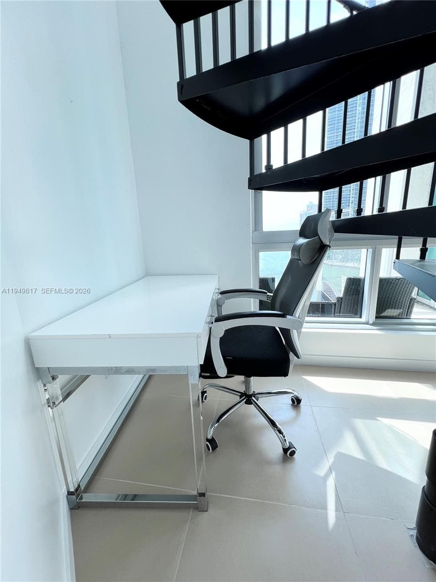 300 S Biscayne Blvd # 814, Miami FL 33131 — 13