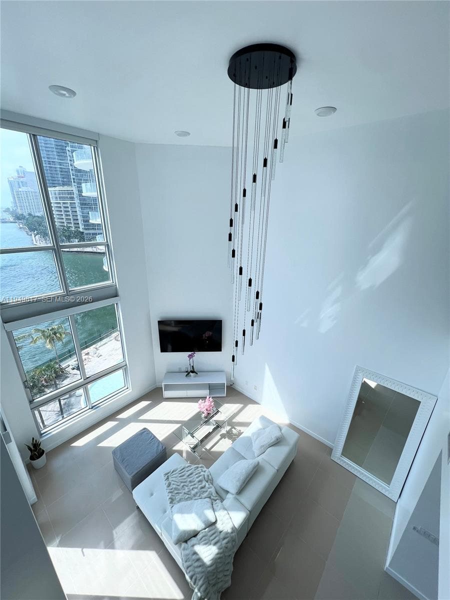 300 S Biscayne Blvd # 814, Miami FL 33131 — 12