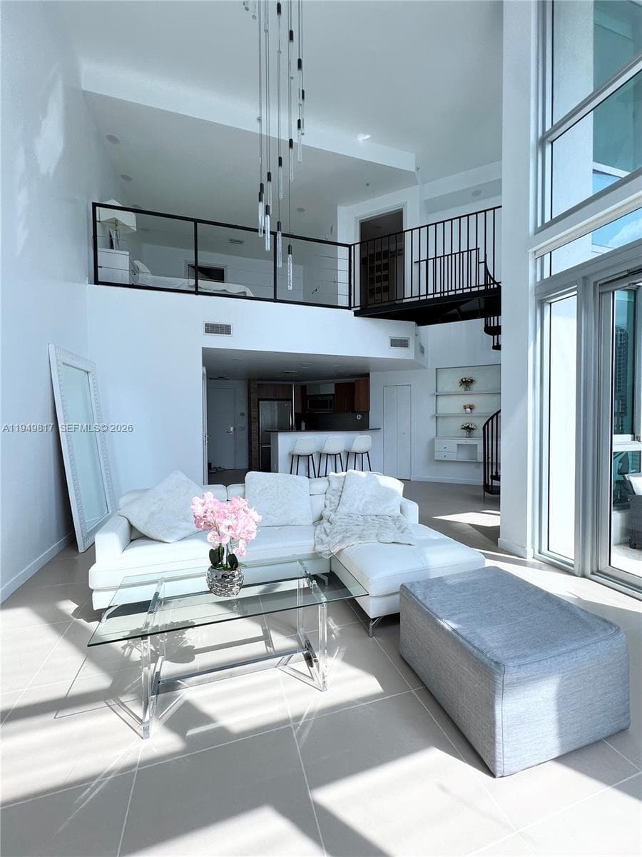 300 S Biscayne Blvd # 814, Miami FL 33131 — 22