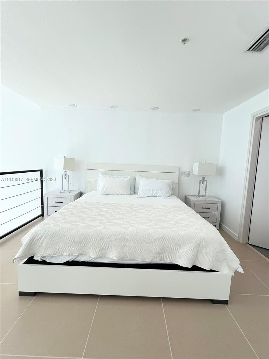 300 S Biscayne Blvd # 814, Miami FL 33131 — 7