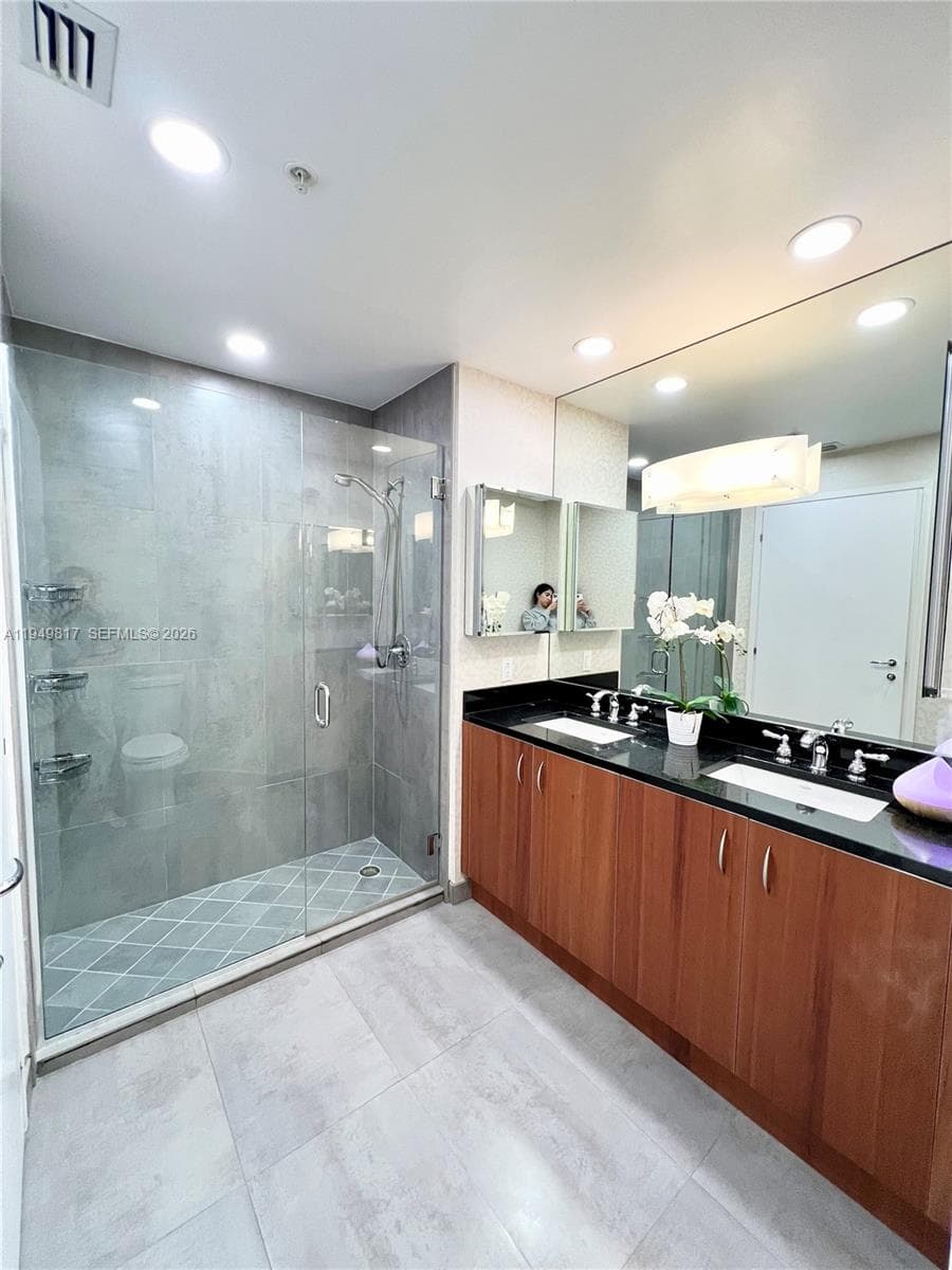 300 S Biscayne Blvd # 814, Miami FL 33131 — 5
