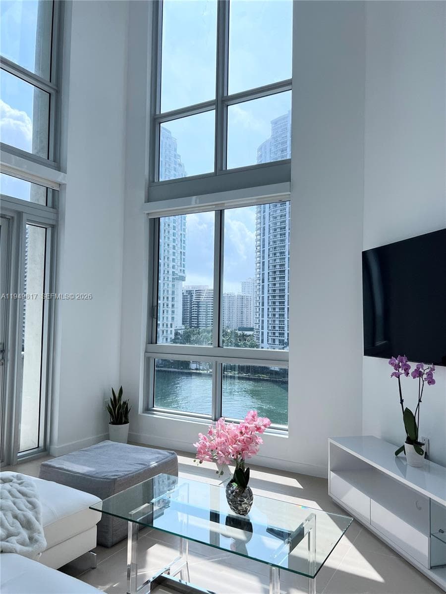 300 S Biscayne Blvd # 814, Miami FL 33131 — 20