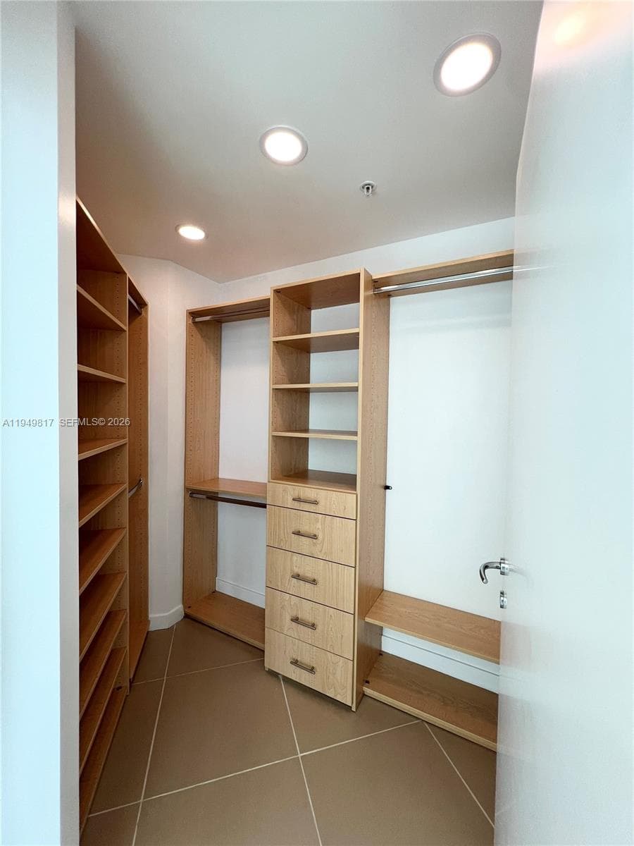 300 S Biscayne Blvd # 814, Miami FL 33131 — 9