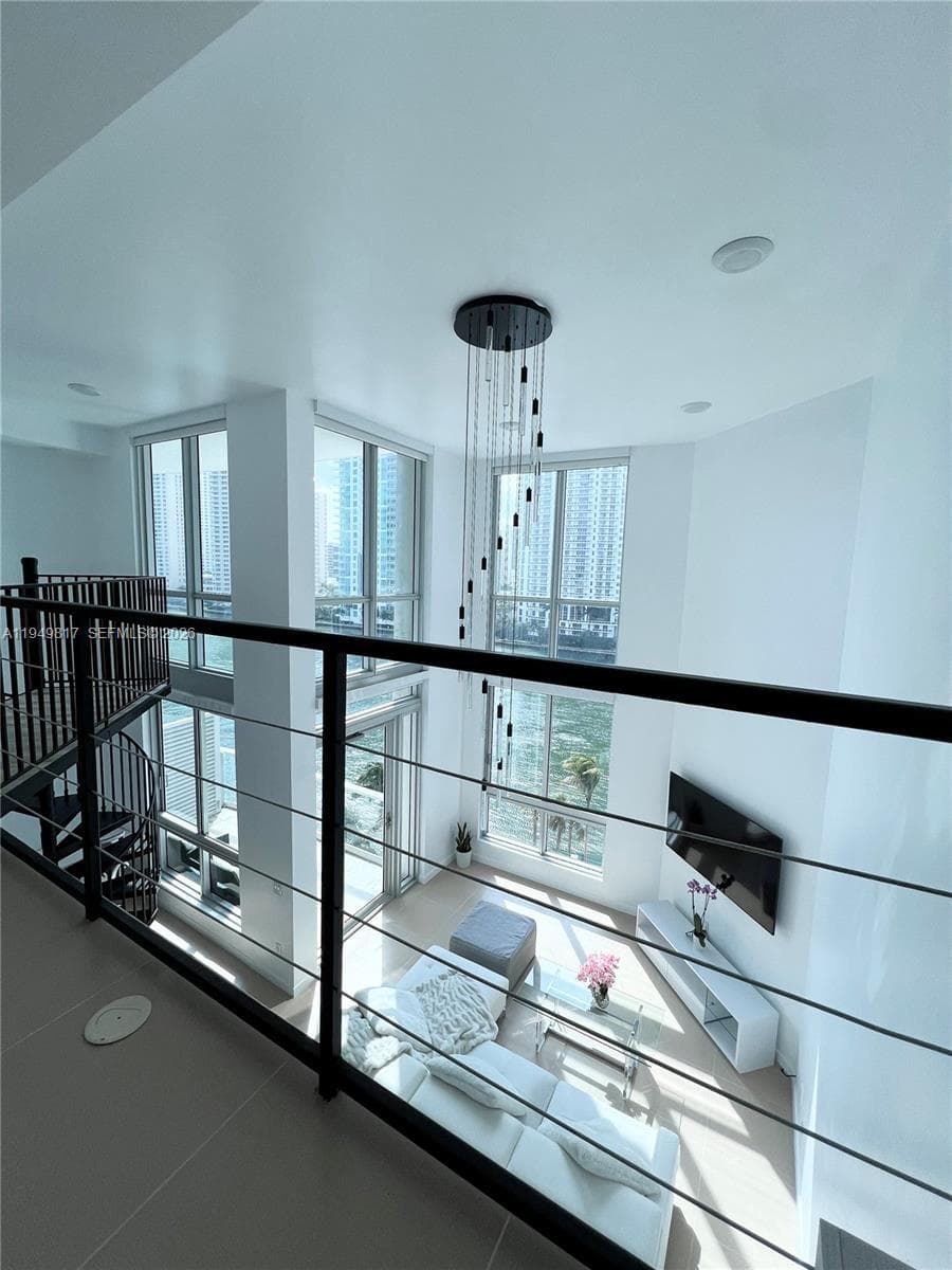 300 S Biscayne Blvd # 814, Miami FL 33131 — 10