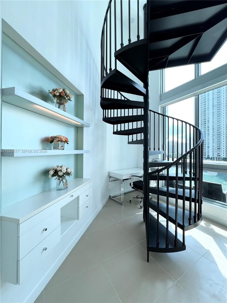 300 S Biscayne Blvd # 814, Miami FL 33131 — 14