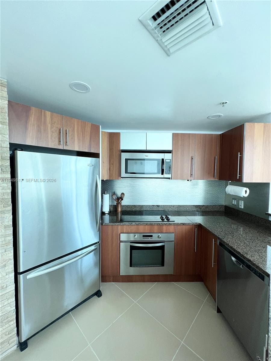 300 S Biscayne Blvd # 814, Miami FL 33131 — 18