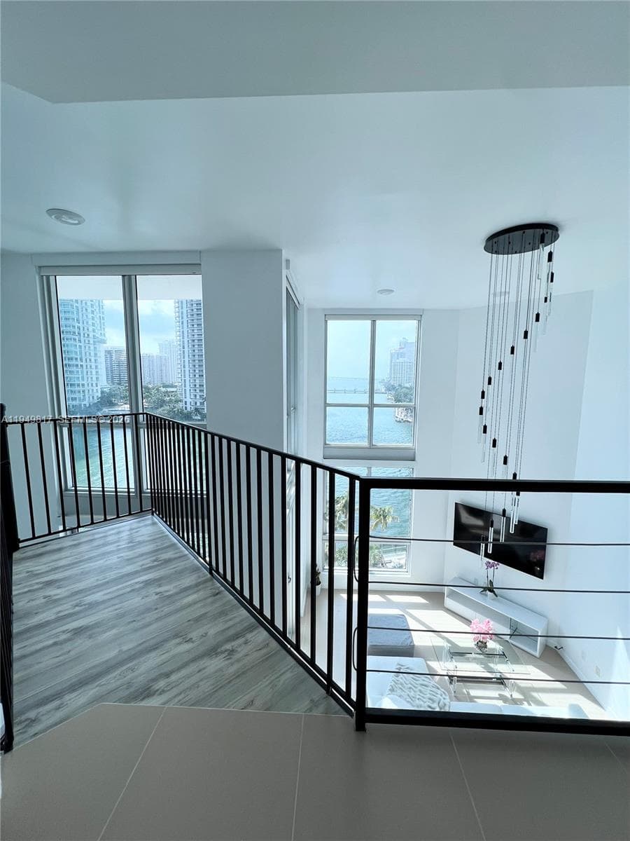 300 S Biscayne Blvd # 814, Miami FL 33131 — 11