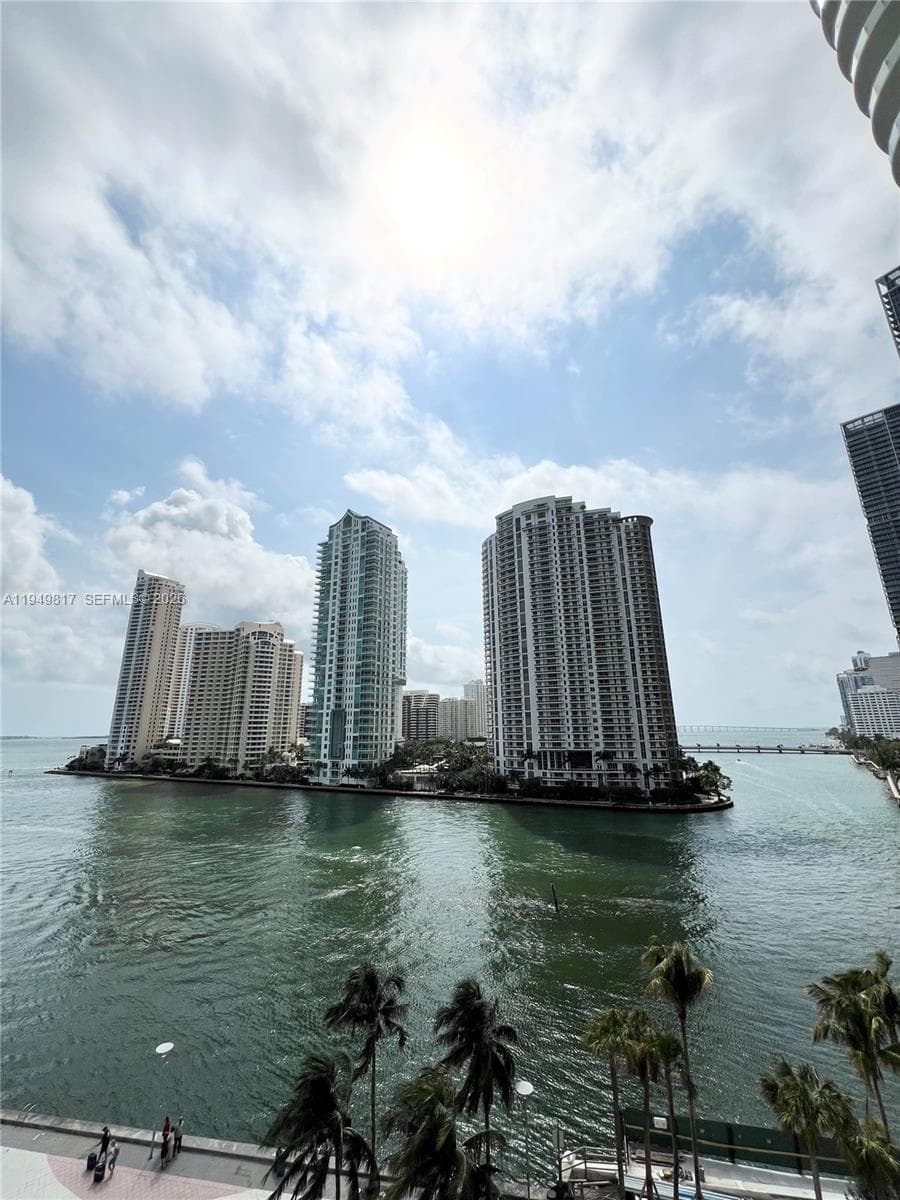 300 S Biscayne Blvd # 814, Miami FL 33131 — 4