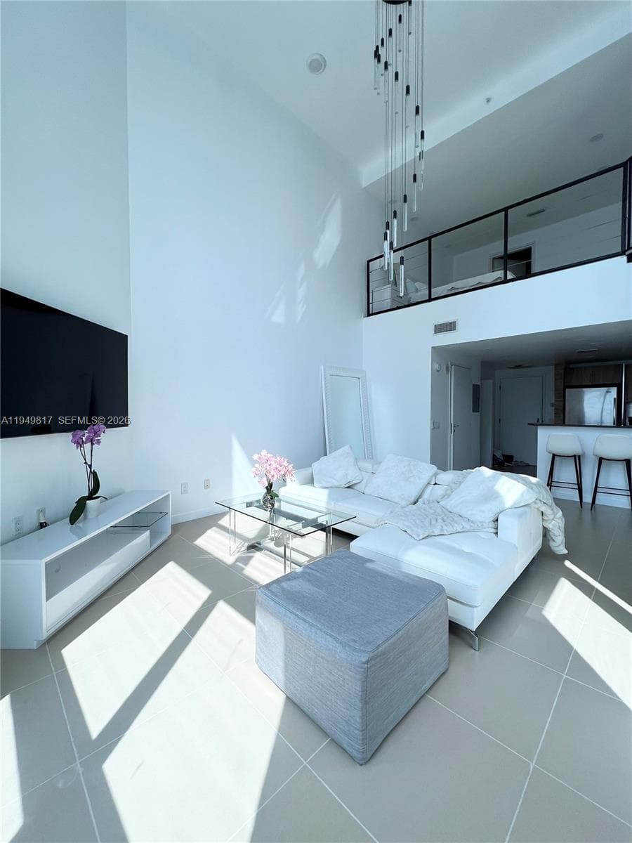 300 S Biscayne Blvd # 814, Miami FL 33131 — 21