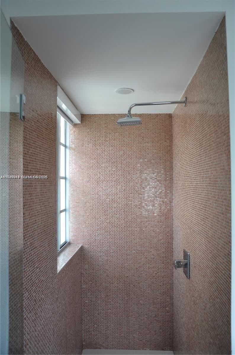 700 16th St # 201, Miami Beach FL 33139 — 14