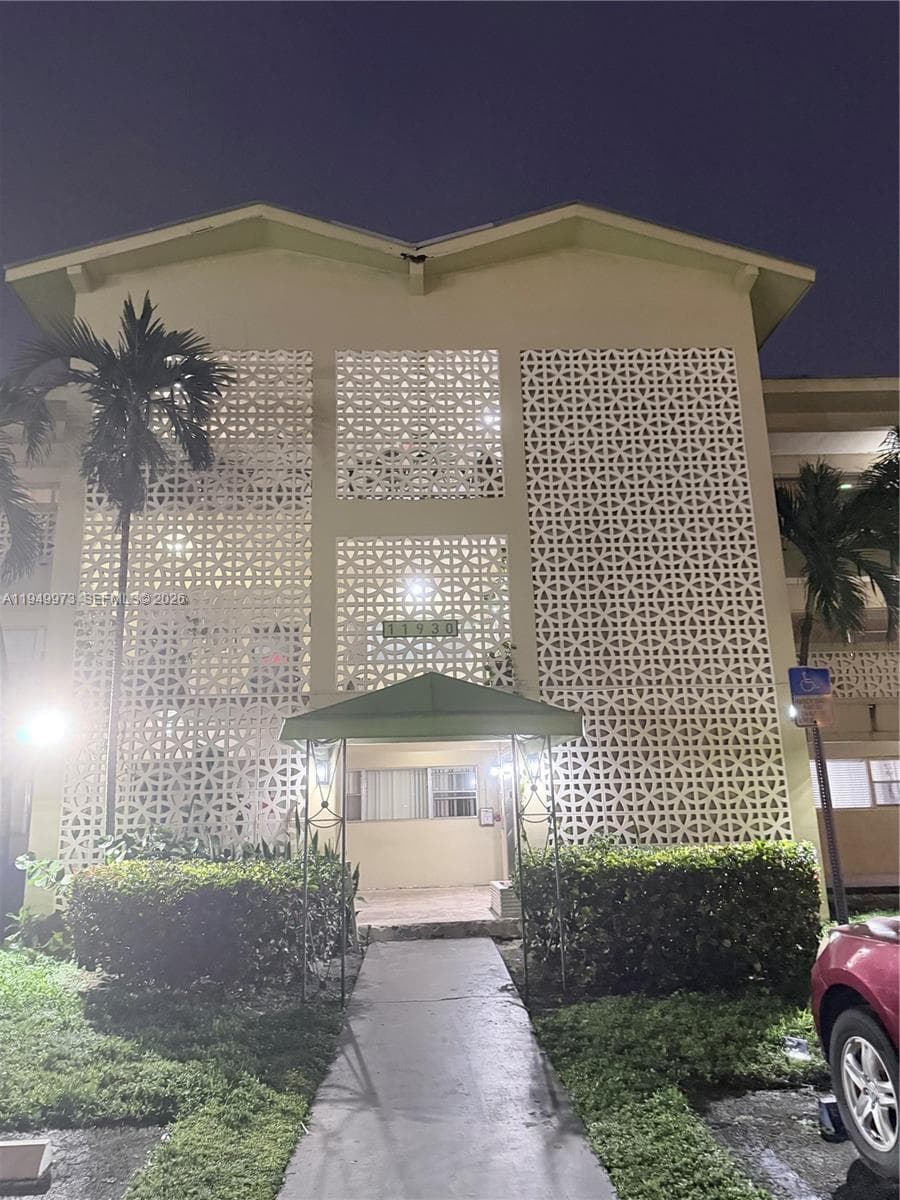11930 NE 19th Dr # 28, North Miami FL 33181 — 2