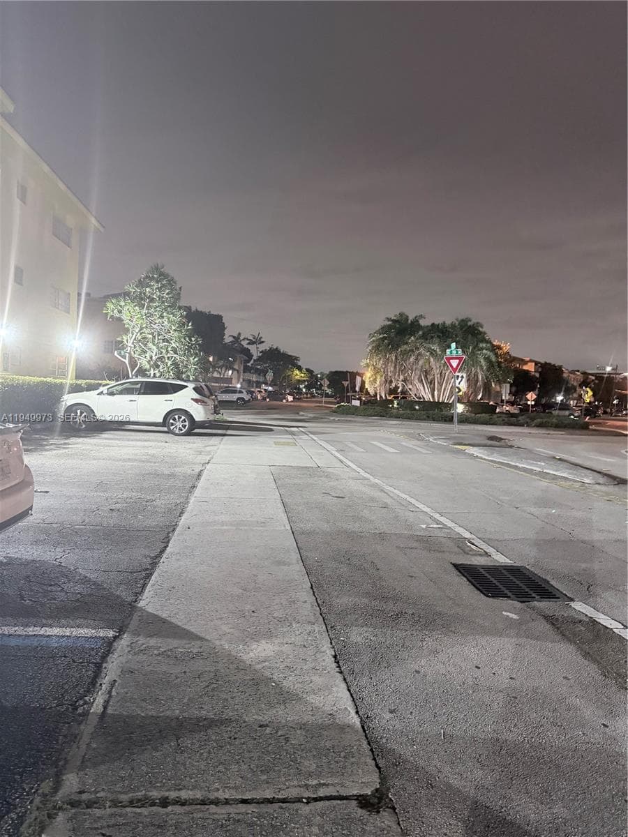11930 NE 19th Dr # 28, North Miami FL 33181 — 25