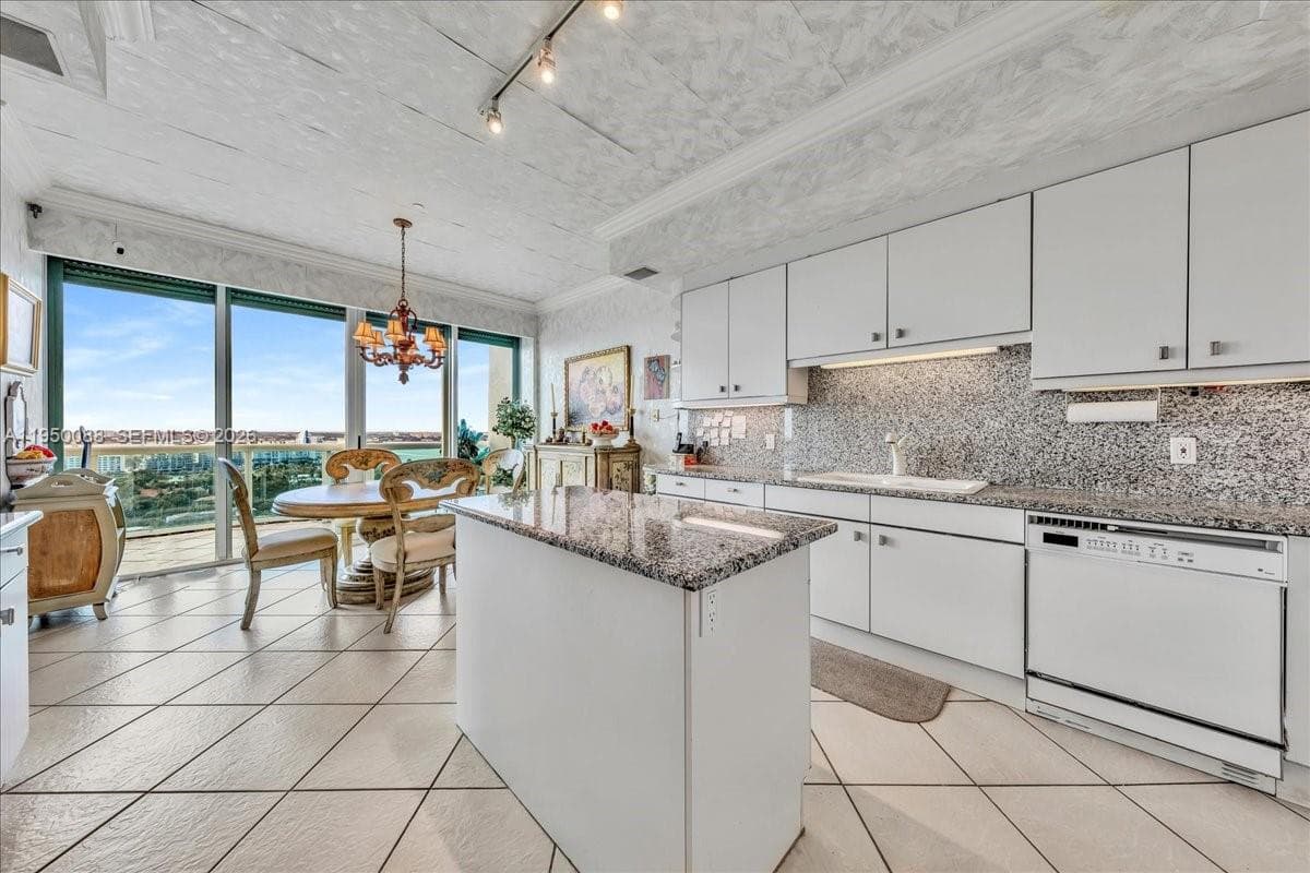 10101 Collins Ave # 16B, Bal Harbour FL 33154 — 43