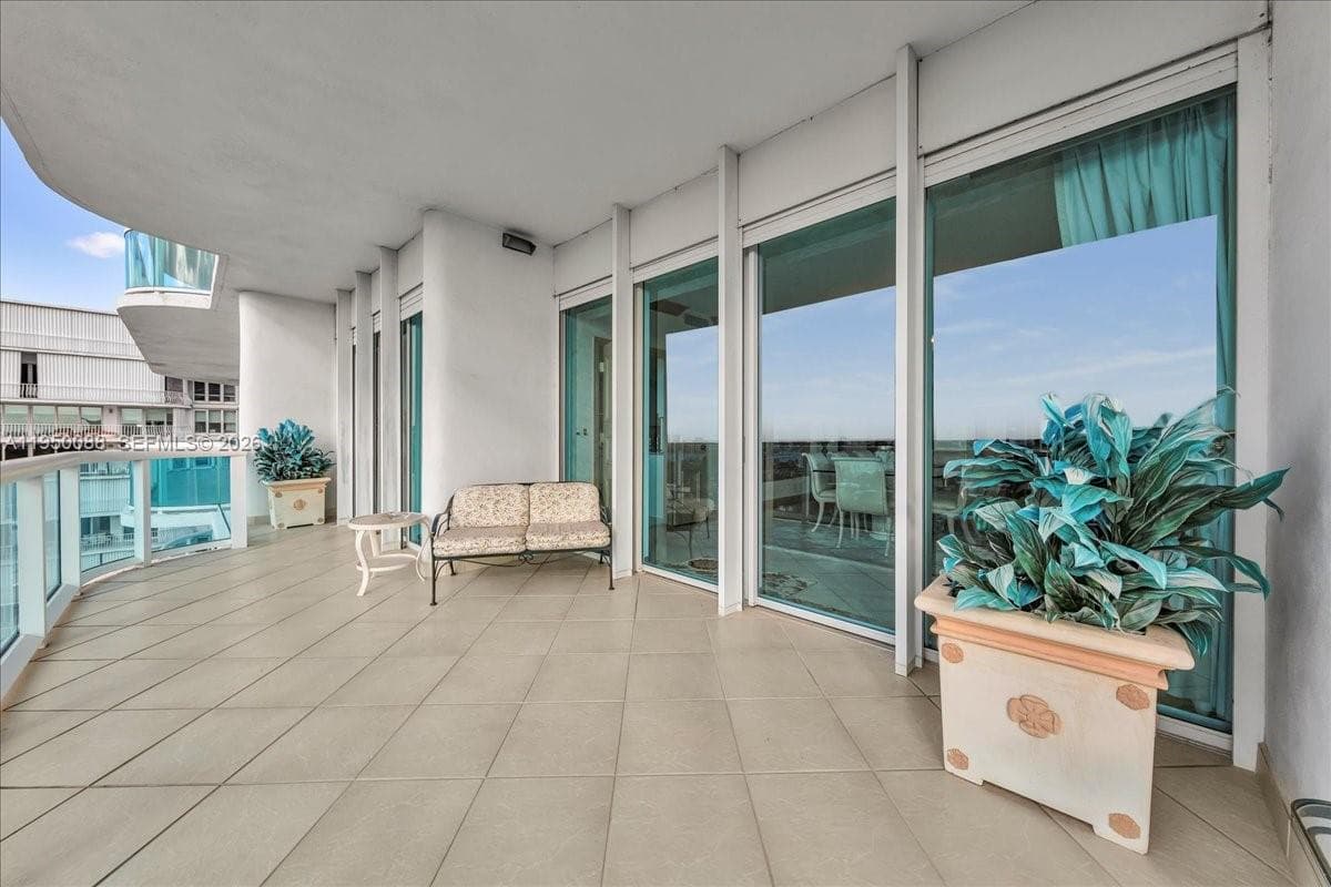 10101 Collins Ave # 16B, Bal Harbour FL 33154 — 30