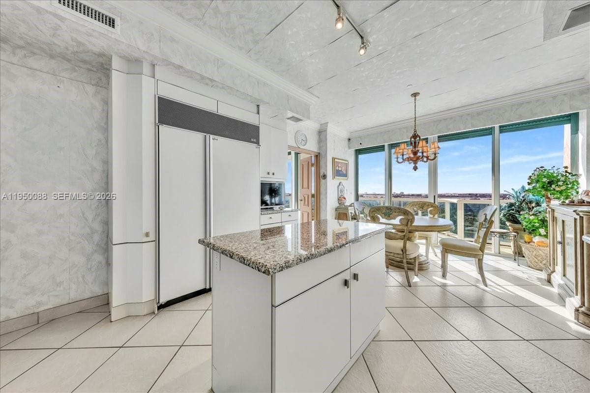 10101 Collins Ave # 16B, Bal Harbour FL 33154 — 41