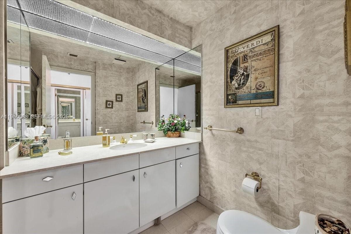10101 Collins Ave # 16B, Bal Harbour FL 33154 — 59