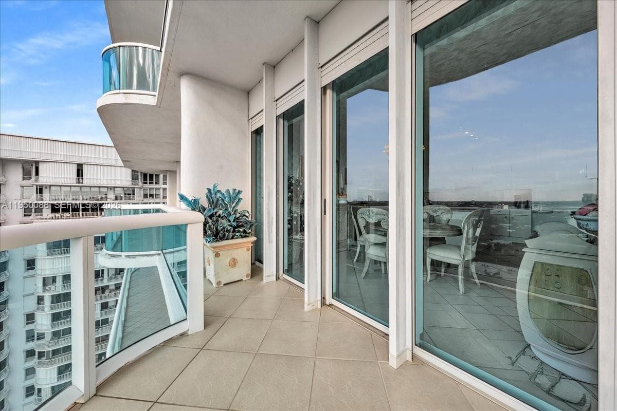 10101 Collins Ave # 16B, Bal Harbour FL 33154 — 37