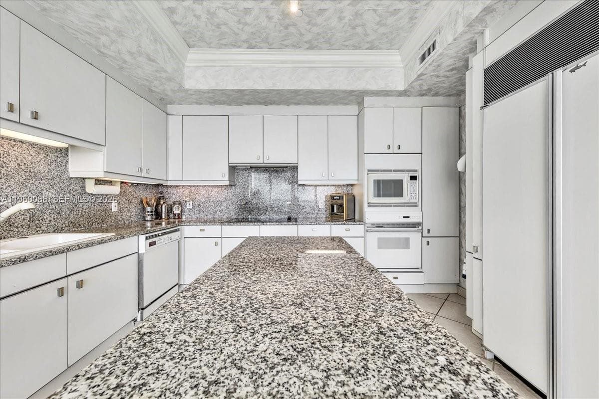 10101 Collins Ave # 16B, Bal Harbour FL 33154 — 40