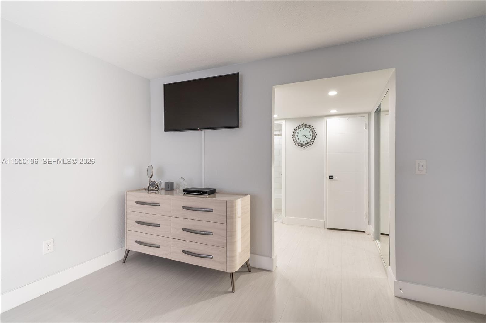 5701 Collins Ave # 1417, Miami Beach FL 33140 — 27