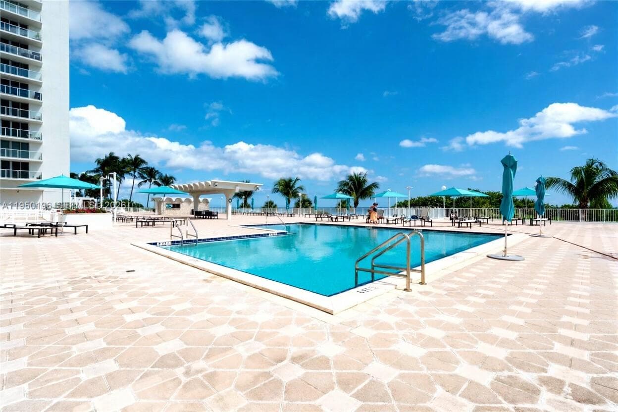 5701 Collins Ave # 1417, Miami Beach FL 33140 — 44