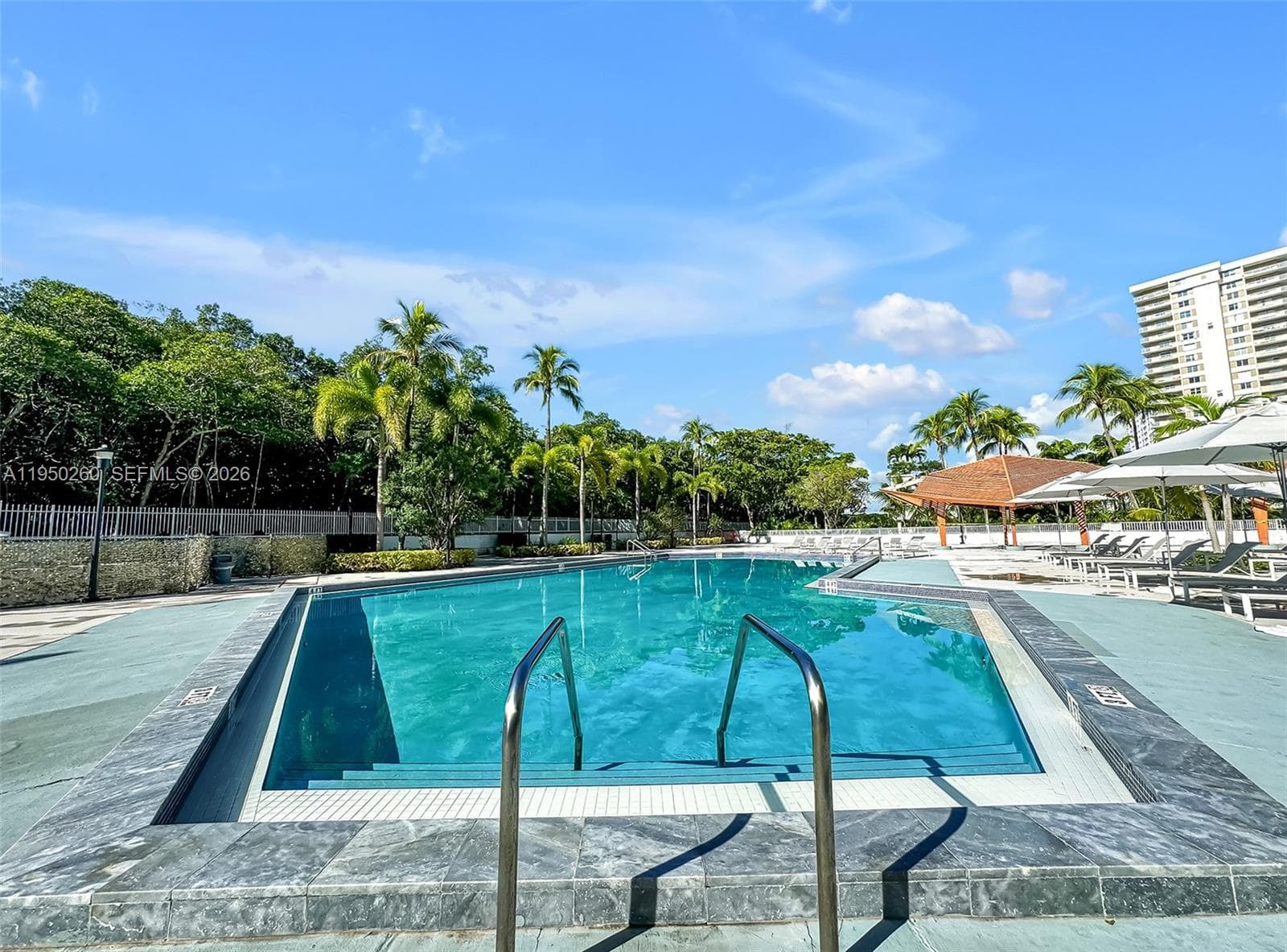 100 Bayview Dr # 408, Sunny Isles Beach FL 33160 — 33