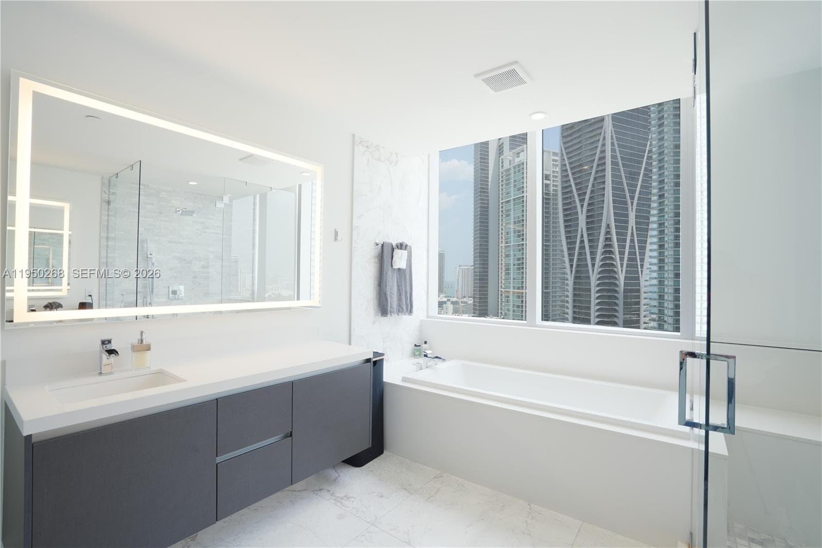 851 NE 1st Ave # 2101, Miami FL 33132 — 13