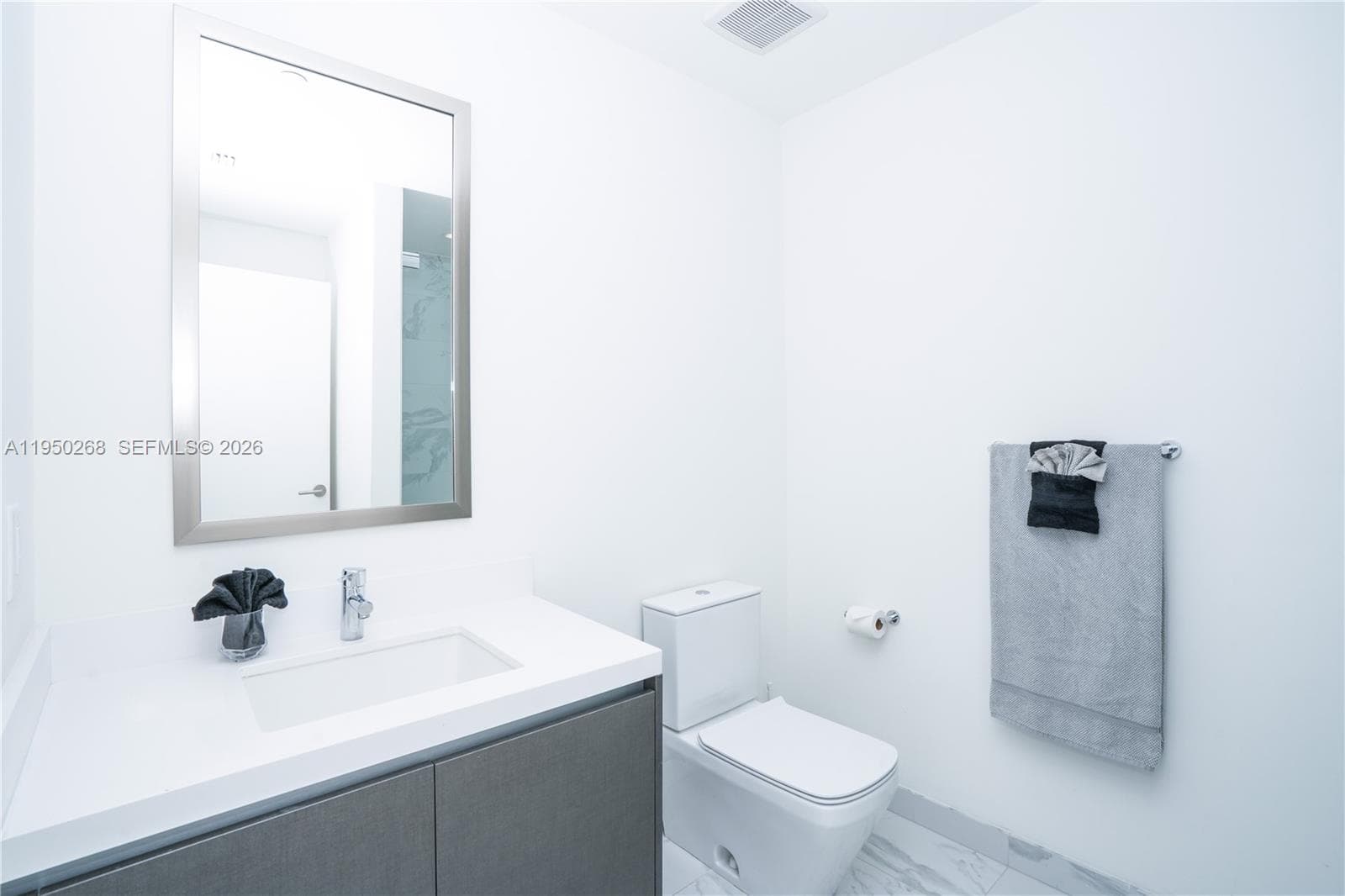 851 NE 1st Ave # 2101, Miami FL 33132 — 7